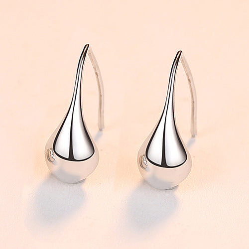 Pendiente de gota con diseño de gota de agua.