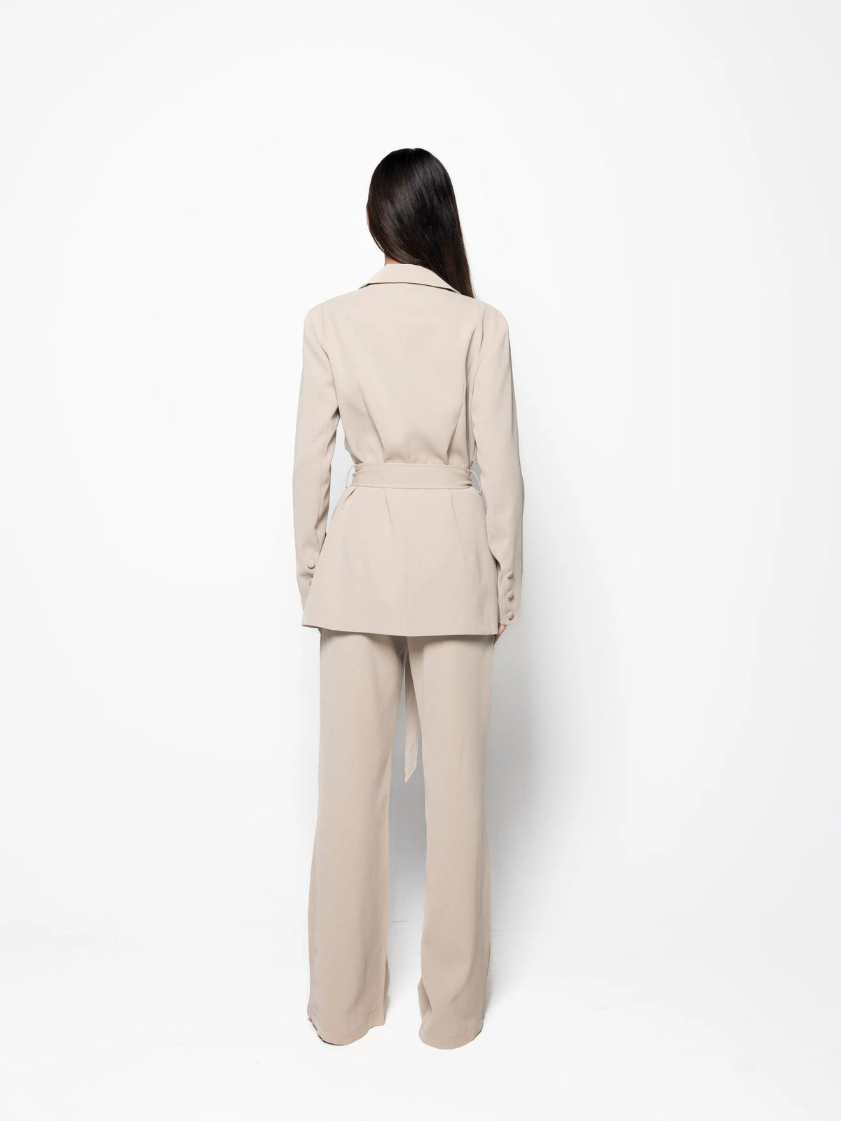 Conjunto elegante de blazer con cinturón de color liso y pantalones de cintura alta