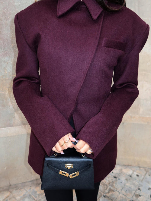 Blazer con tapeta cruzada burdeos