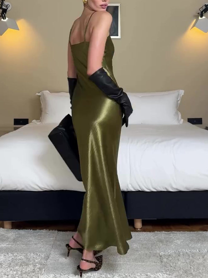 Vestido lencero de satén verde oliva