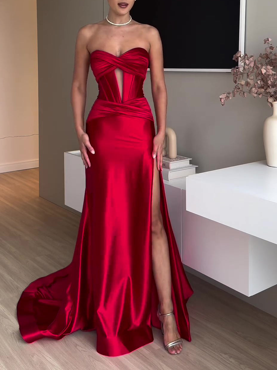 Kleid mit Herzausschnitt