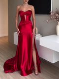 Kleid mit Herzausschnitt