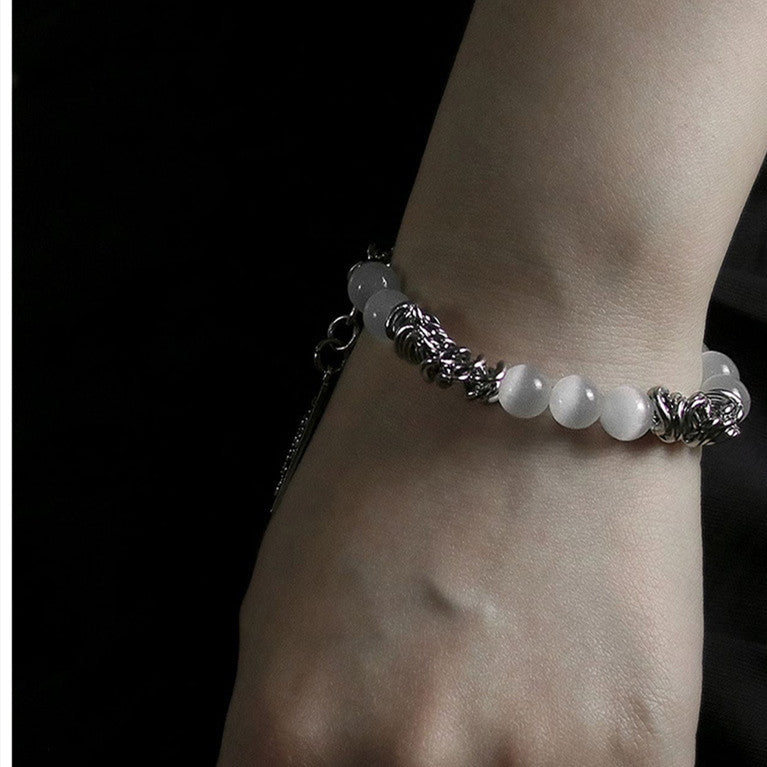 Pulsera trenzada con adornos