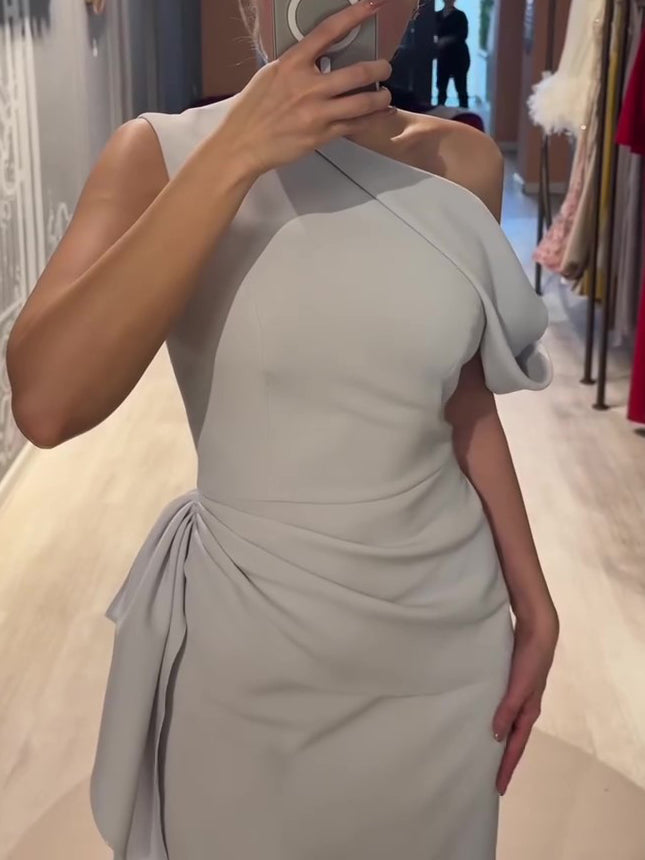 Vestido largo sin mangas con hombros descubiertos y color liso