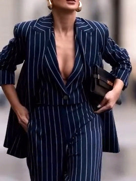 Elegantes Set aus gestreiftem Blazer und Hose mit hoher Taille