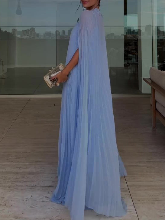 Conjunto de dos piezas de vestido largo plisado celeste y capa